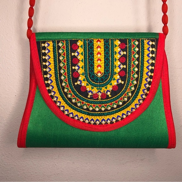 Colorful Beautiful India Purse Red Green Crossbody Strap Boho Bohemian - Picture 12 of 16
